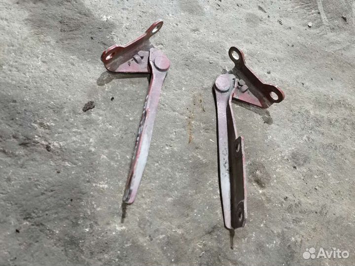 Петля капота правая mitsubishi carisma