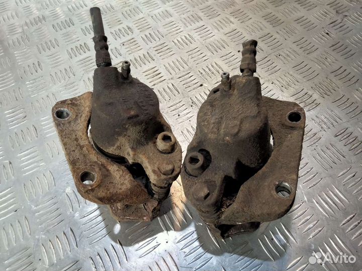 Передний суппорт Renault Sandero