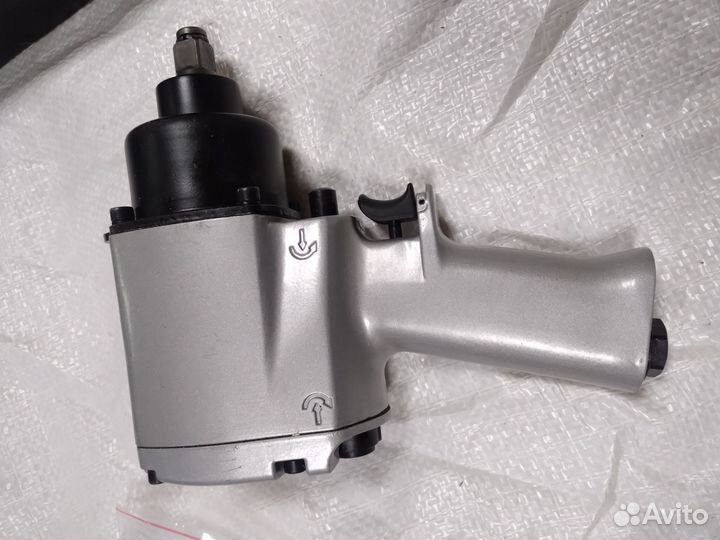 Пневмогайковерт ударный