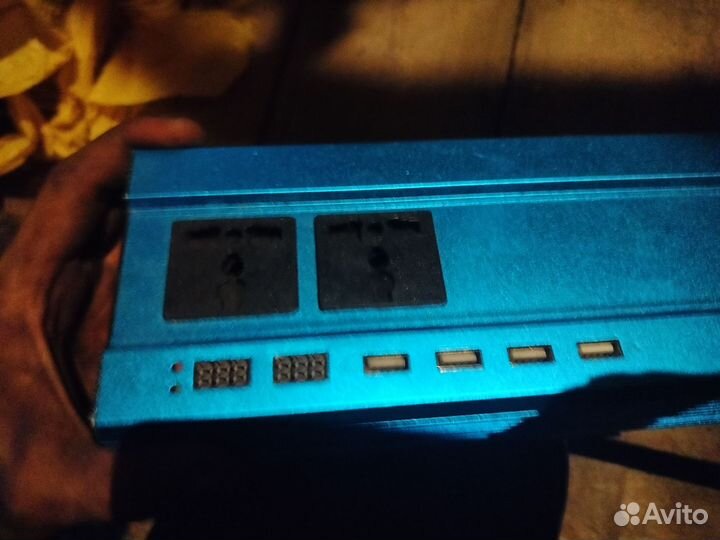 Преобразователь напряжения/инвертор 12 DC - 220 AC