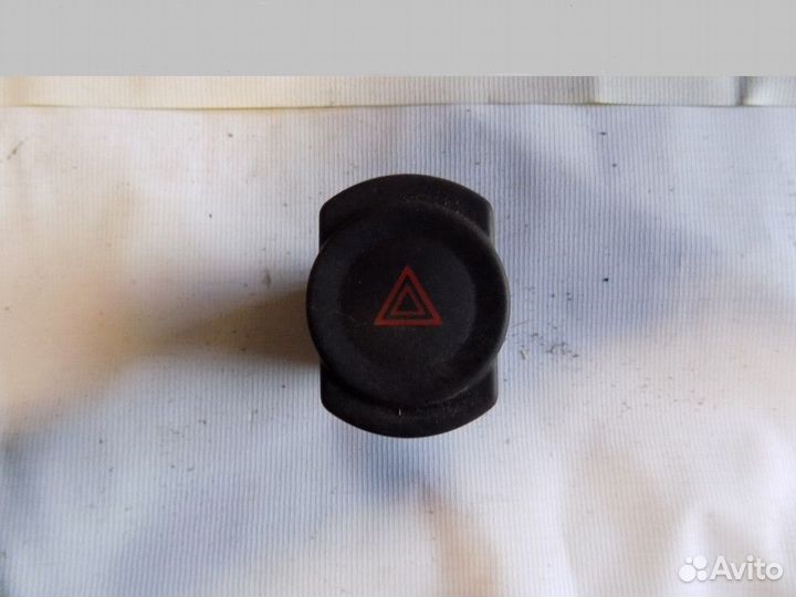 Кнопка аварийной сигнализации Duster 2012