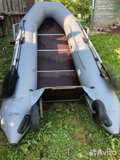 Лодка Хантер 320л