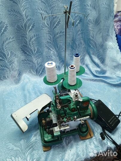 Оверлок промышленный 3 ниточный GN1-2D (51 класс)