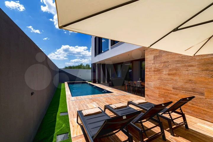 Коттедж 215 м² на участке 6 сот.