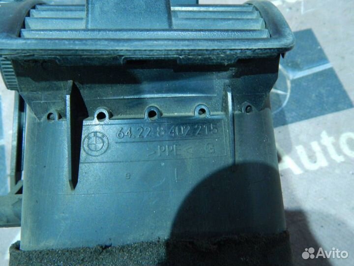 Решетка вентиляционная левая передняя 64228402215