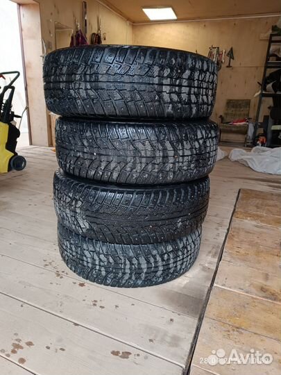 Kumho I'Zen Stud Snow KW11 235/60 R18