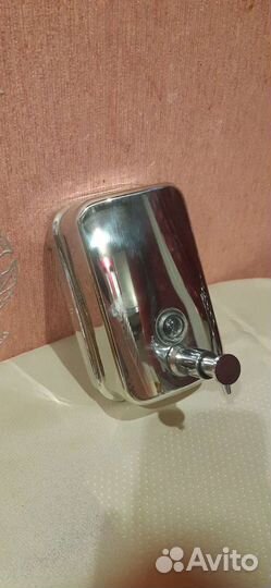 Дозатор для жидкого мыла настенный