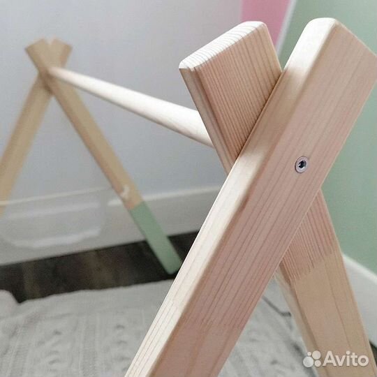 Развивающая стойка Монтессори для новорожденных