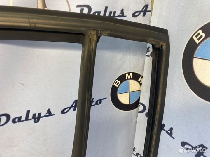 Направляющая стекла двери задняя левая Bmw 320I