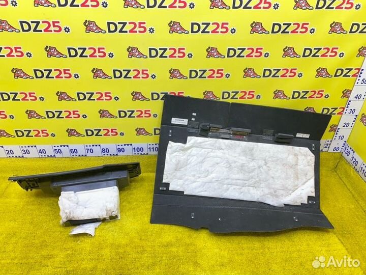 Пластик замка багажника задний Honda Fit GP5 LEB 145318