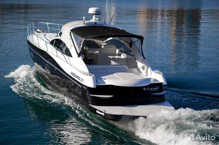 Моторная яхта Pershing 37 (004)