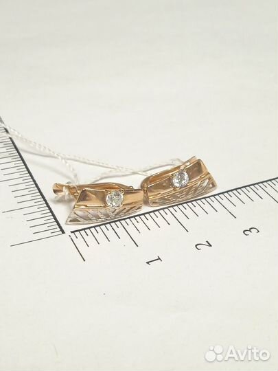 Серьги с синтетическим камнем Золото