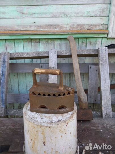 Угольный утюг