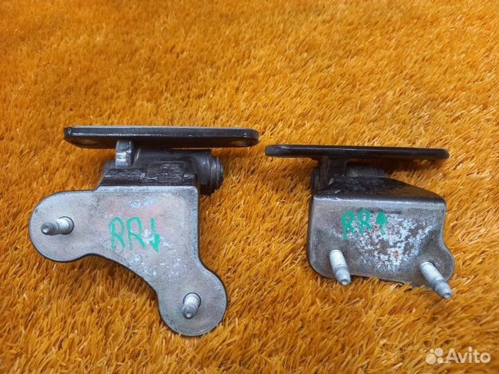 Петля двери задняя правая Mercedes-Benz E-Class