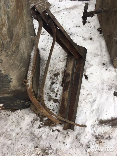 Топливный бак на 200 литров с креплением