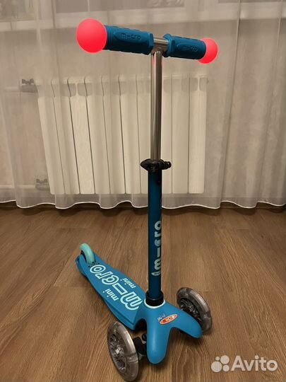 Самокат Micro Mini deluxe magic aqua LED