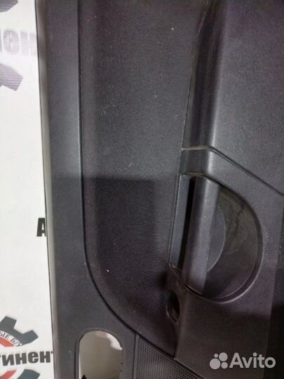 Обшивка двери передняя правая Ford Fiesta 2008