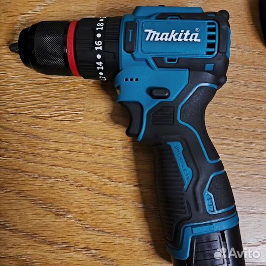 Бесщеточный шуруповерт Makita 18v с железным патро