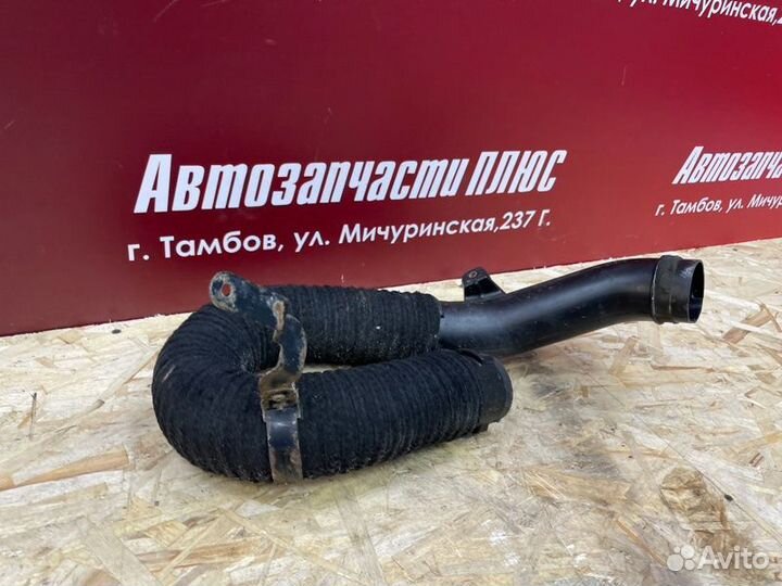 Патрубок воздушного фильтра Toyota Auris