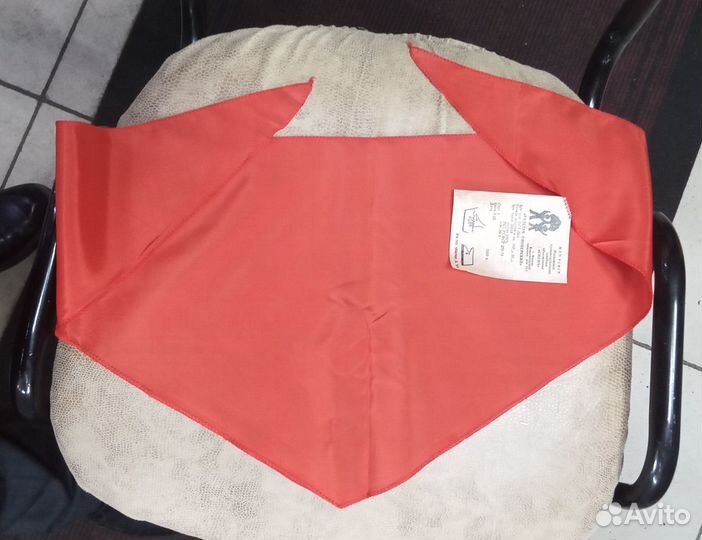 Галстук пионерский СССР 1990 год с биркой не б/у