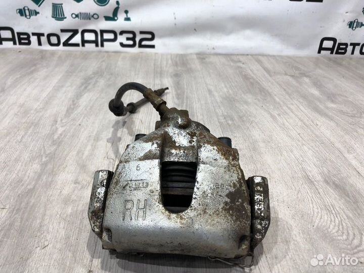 Суппорт тормозной передний правый Ford Focus 2