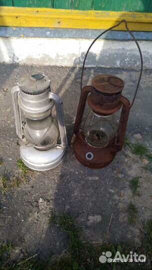 Керосиновая лампа, хомут и чесало