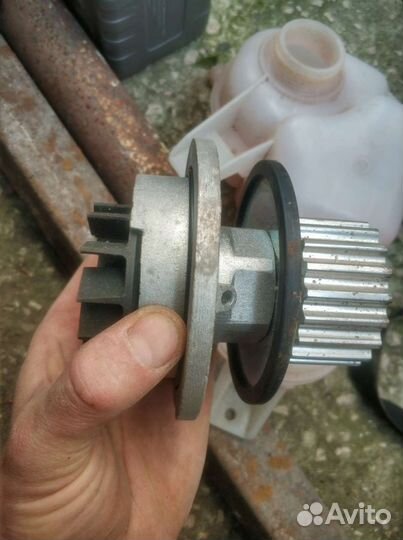 Помпа на daewoo nexia n 150 1.6