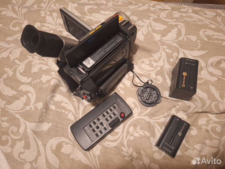 Видеокамера Sony dcr-trv520e кассетная