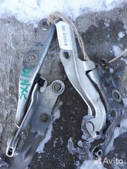 Крепление капота