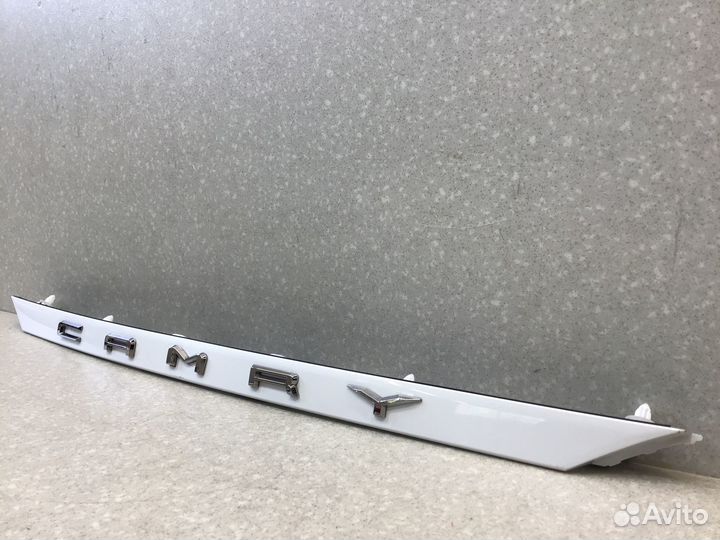 Накладка крышки багажника Toyota Camry V70 2017