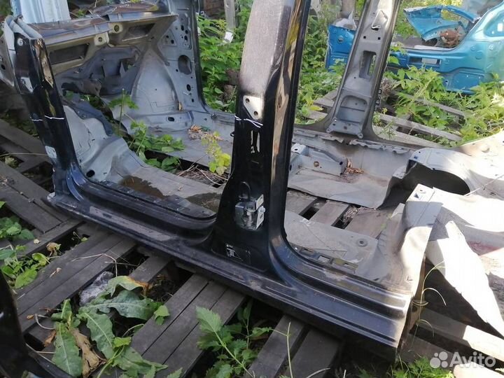 Порог со стойкой левый VW Golf VI 2009-2012