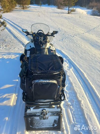 BRP Ski-Doo Expedition SE 1200