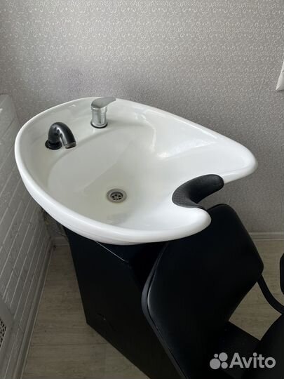 Парикмахерское оборудование мойка, кресло, зеркало