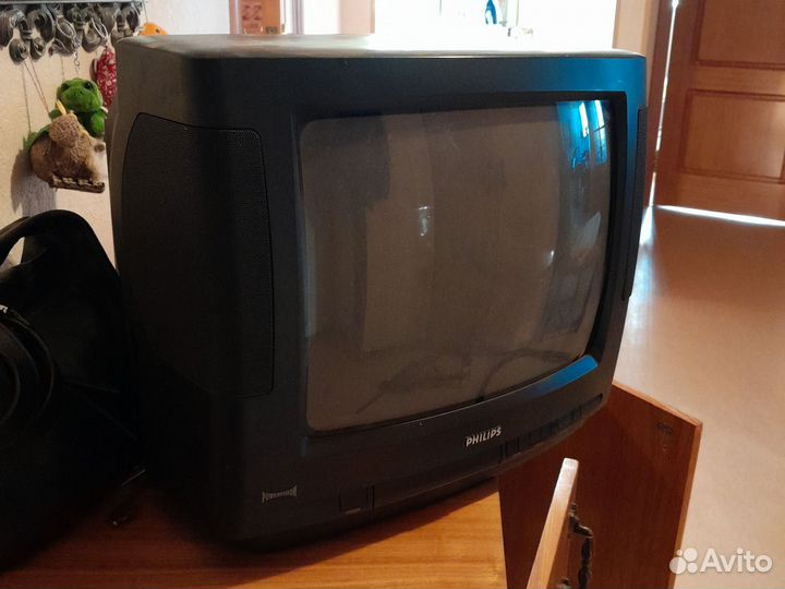 Телевизор Phillips + кронштейн
