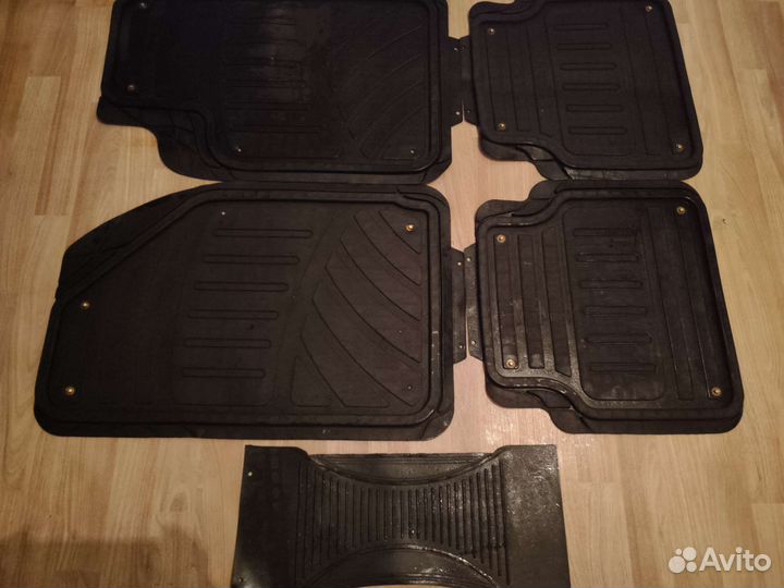 Автомобильные коврики резиновые