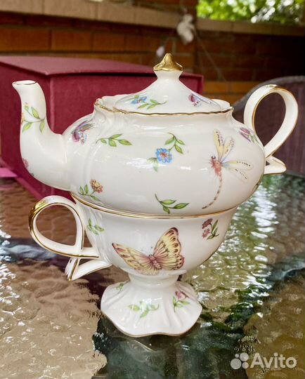 Заварочный чайник и чашка