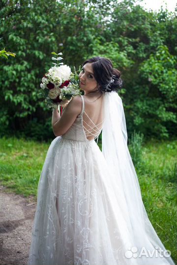 Свадебное платье со шлейфом 42-44