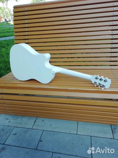 Акустическая гитара