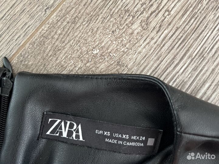 Платье из экокожи Zara