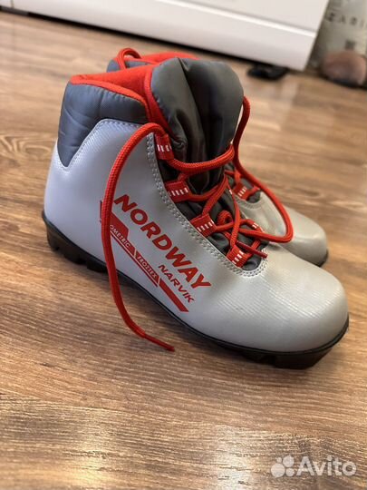 Лыжные ботинки детские 36 размер