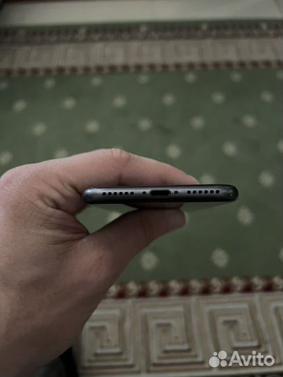 iPhone 8, 64 ГБ