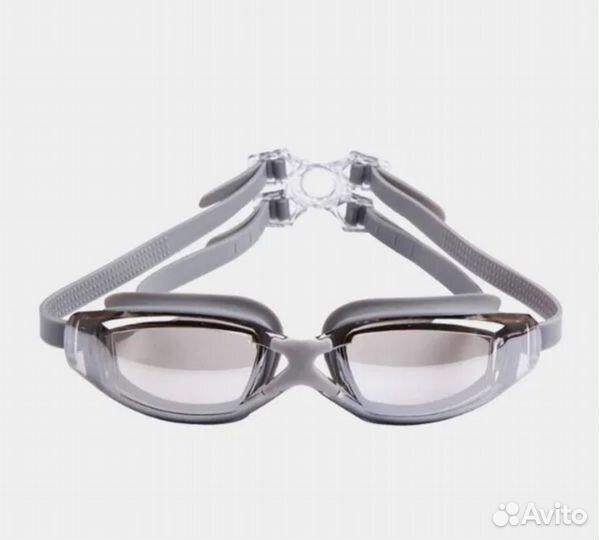Очки и шапочка для плавания