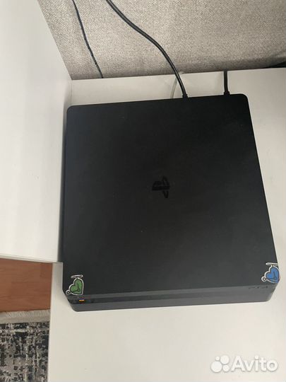 Игровая приставка ps4 slim с играми и 2 джостика