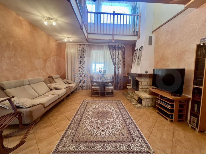 Коттедж 278,6 м² на участке 14 сот.