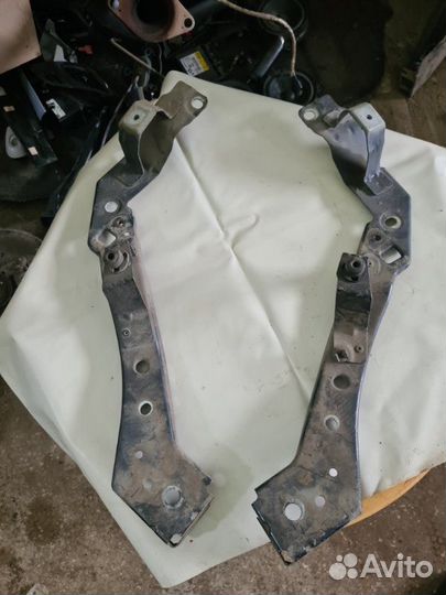 Крепление панели переднее Renault Fluence седан