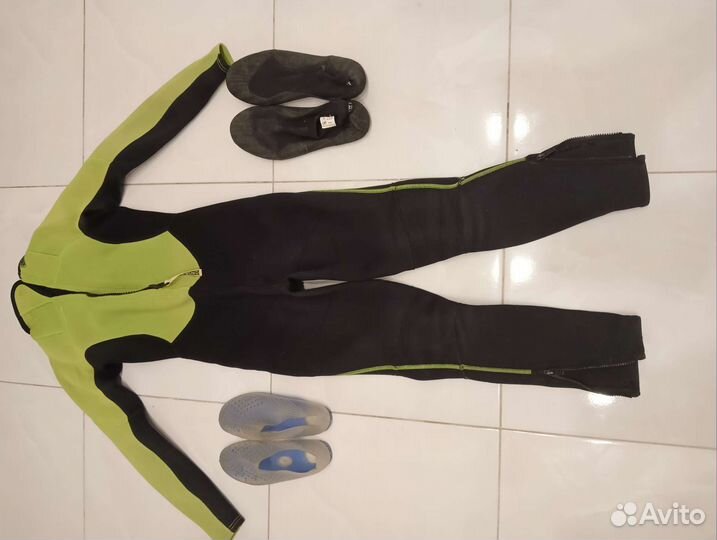 Гидрокостюм для дайвинга и гидроботинки