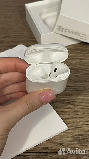 Зарядный кейс для Apple AirPods