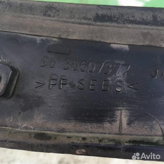 Решетка стеклоочистителя Пежо 206