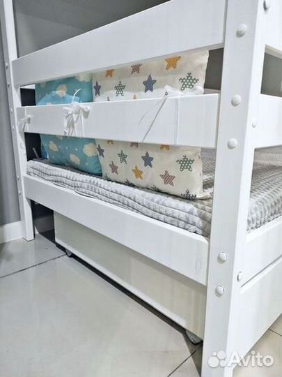 Детская двухъярусная кровать домик