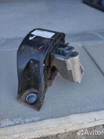 Опора двигателя правая лада веста